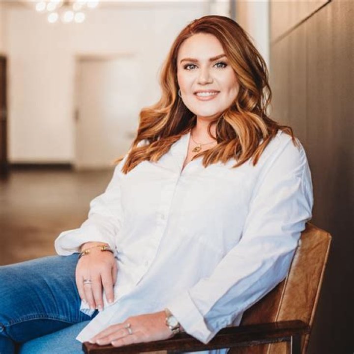 All About Kelsey Wells | Net Worth, Relationship, Career