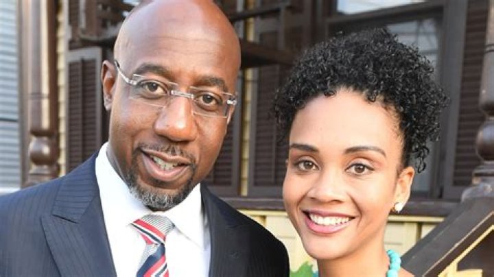 Sierra Oakley | Bio, Age, Net Worth, Relationship, Career